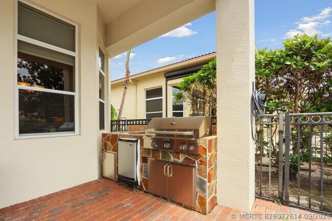 Building Photo - 9885 SW Torriente Ln