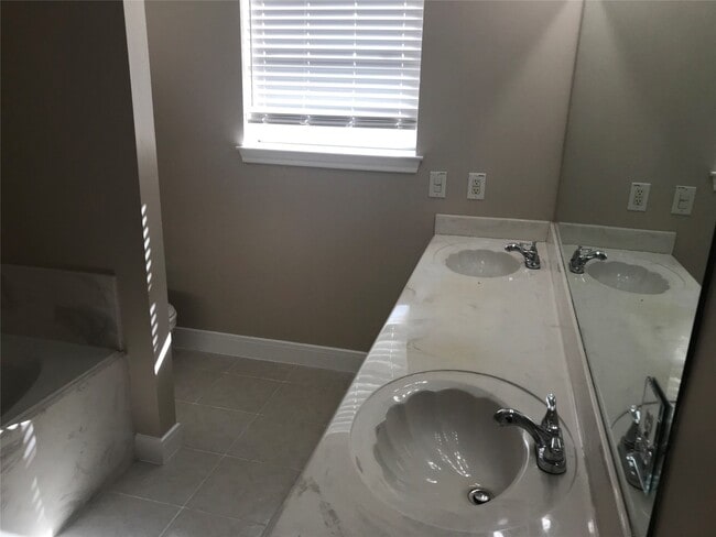 Building Photo - 3610 Chandler Ln