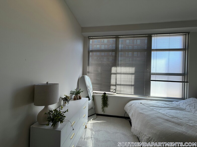 Building Photo - 160 E Berkeley St