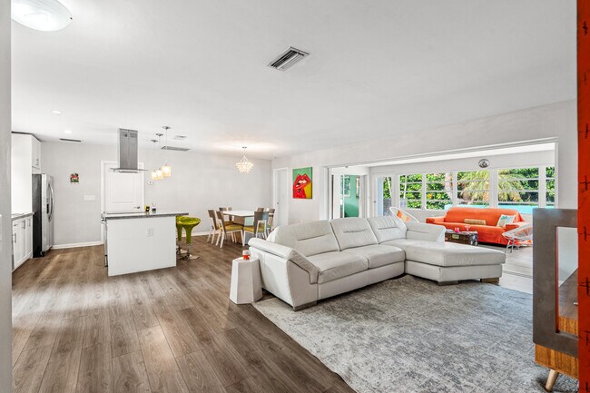 Building Photo - 113 Park Ln E