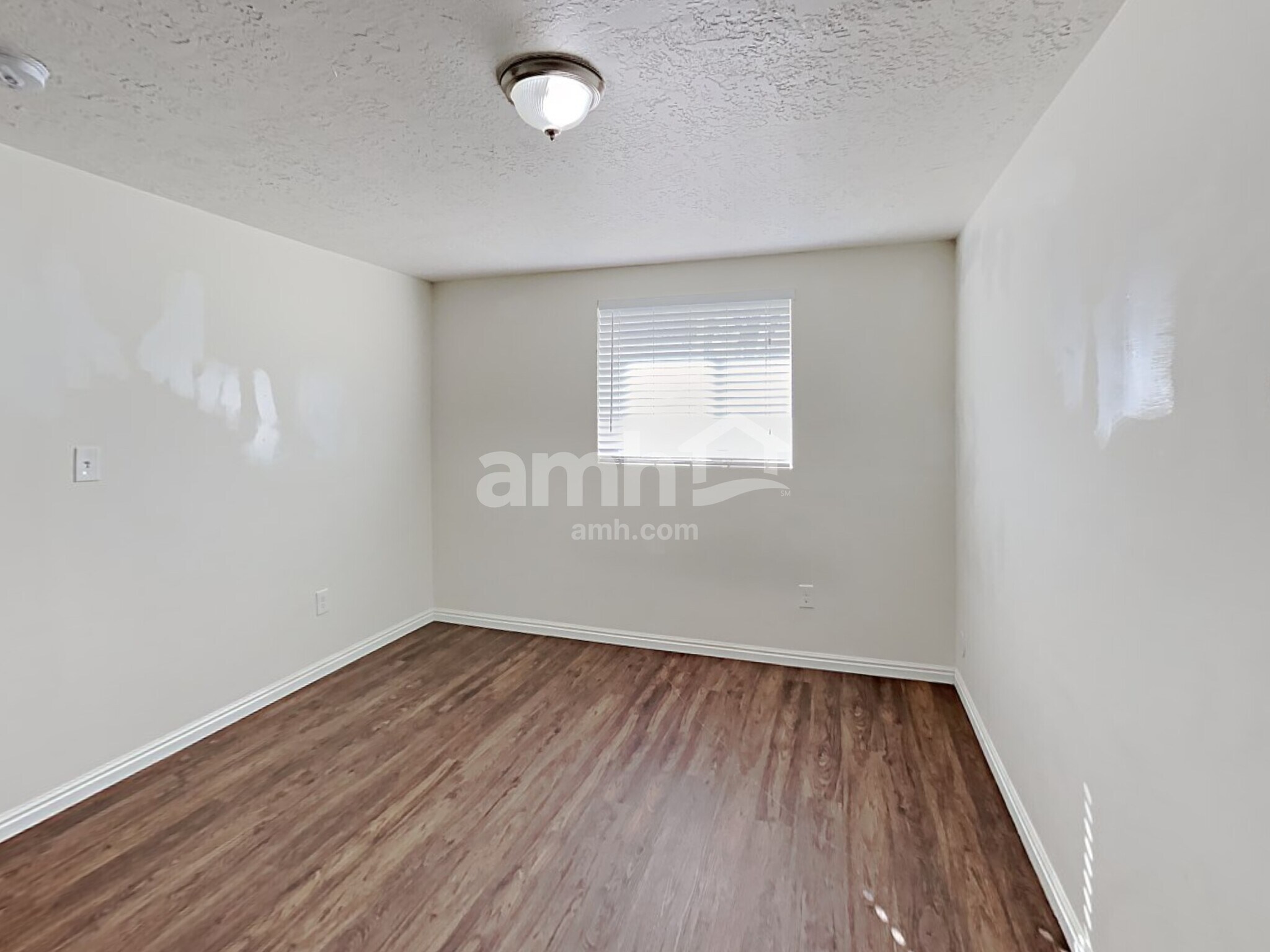 Building Photo - 435 S 120 W