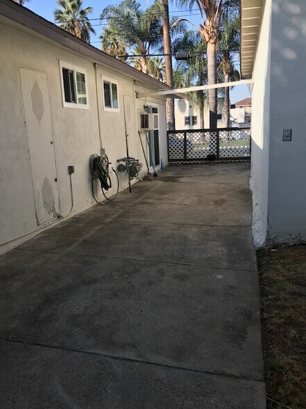 Building Photo - 305 E Puente St