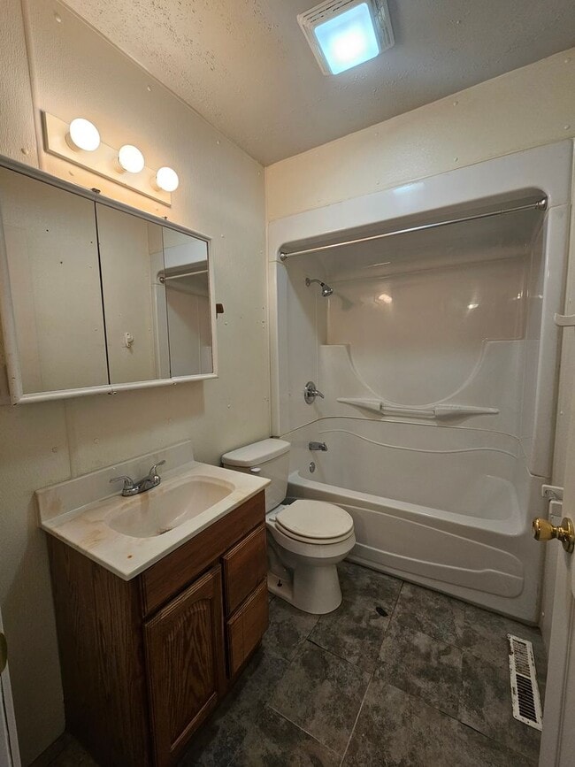 Building Photo - 3 BED | 1 BATH | SINGLE-LEVEL HOME | NORTH
