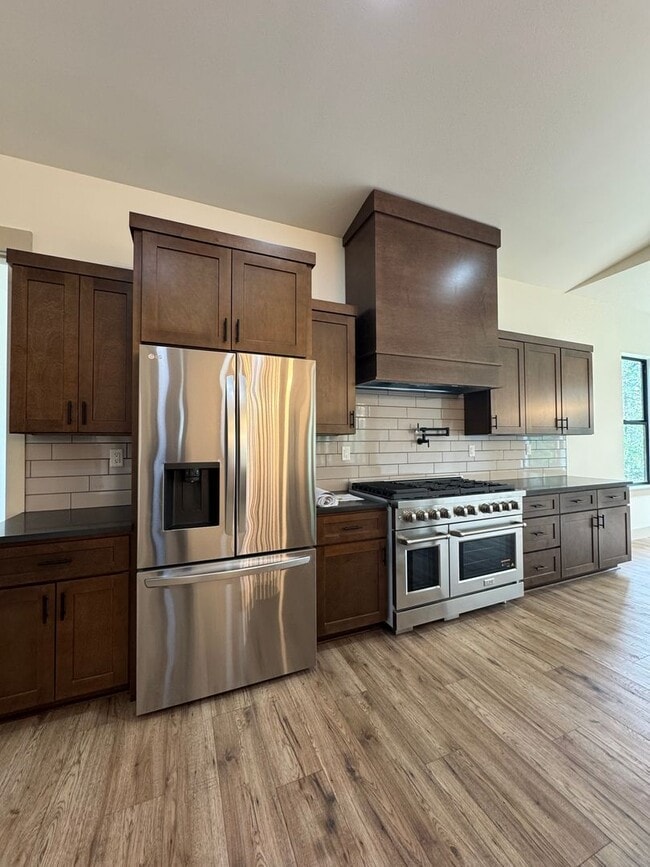 Building Photo - Luxury Rural Home Close to Town for Lease