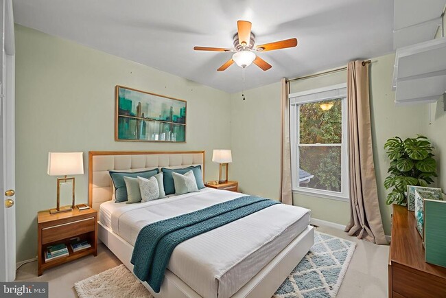 Building Photo - 14551 Lock Dr