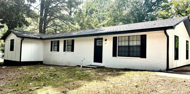 Building Photo - 2423 S Chatfield Rd