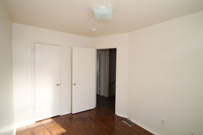 Building Photo - 4506 Jeff Scott Dr
