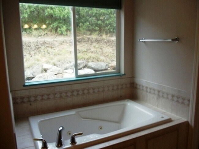 Building Photo - 5 Bd Ranch Home in School D-20
