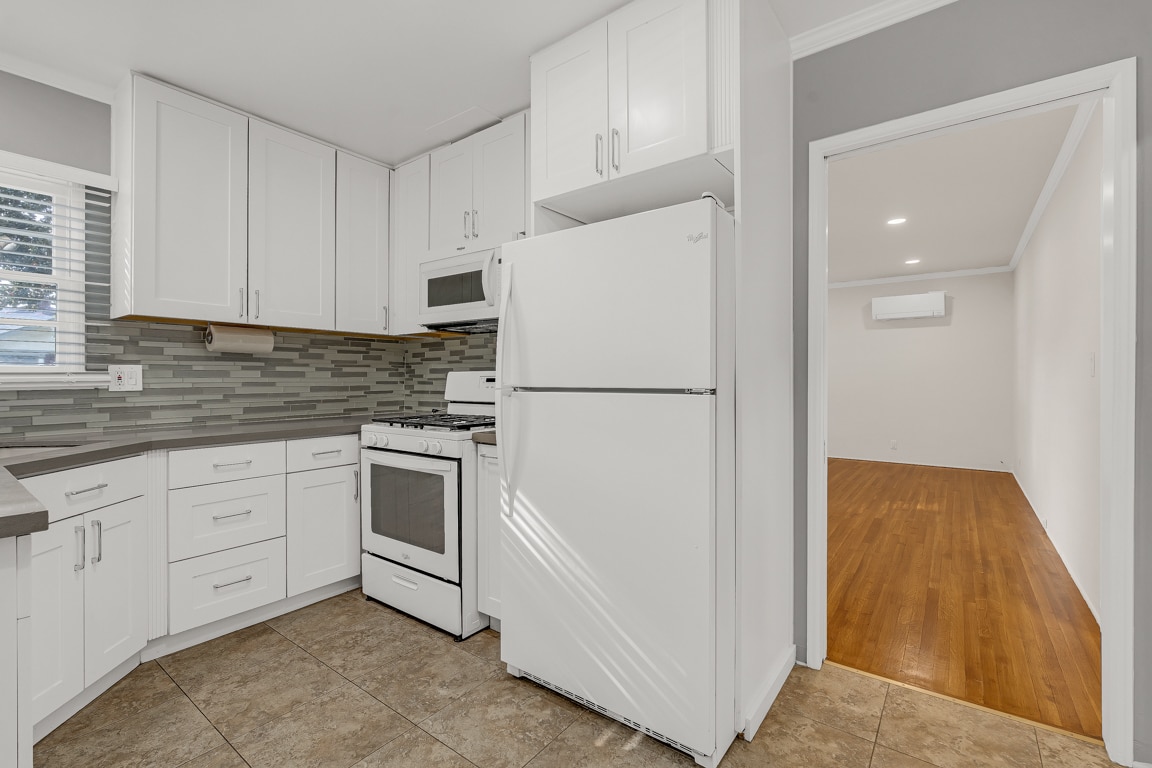 Building Photo - 340 N Monterey St