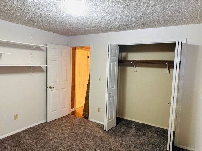 Building Photo - West End 4/2 - Garage, Deck and Fenced Backyard