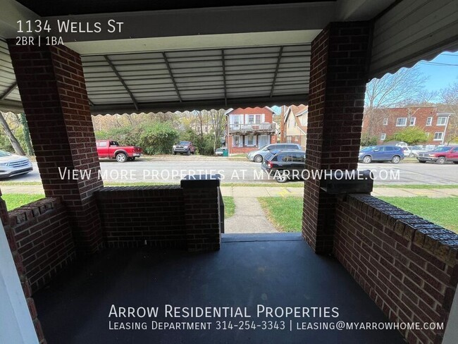 Building Photo - 2 bedroom with yard and garage