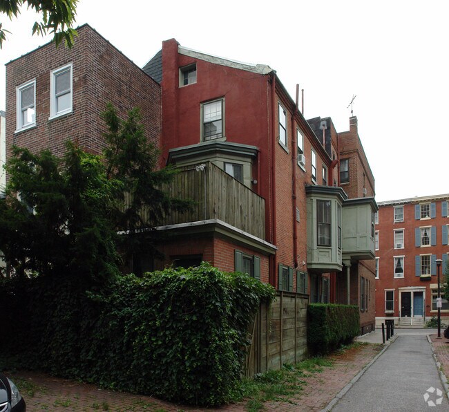 Building Photo - 1733 Pine St