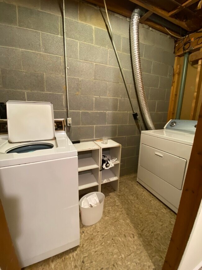 Laundry - 73 Boileau Ct