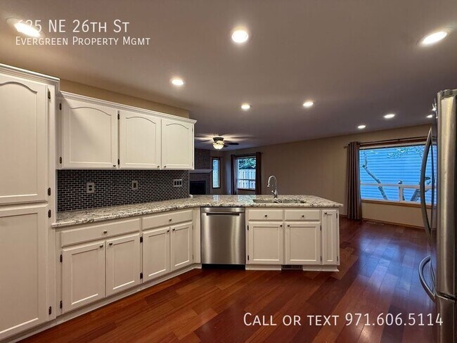 Building Photo - 625 NE 26th St