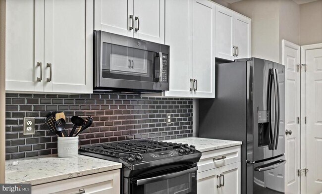 Building Photo - 20451 Chesapeake Square