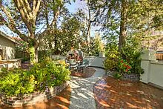 Building Photo - Beautiful 3 Bedroom Home-$750.00 Off 1st M...