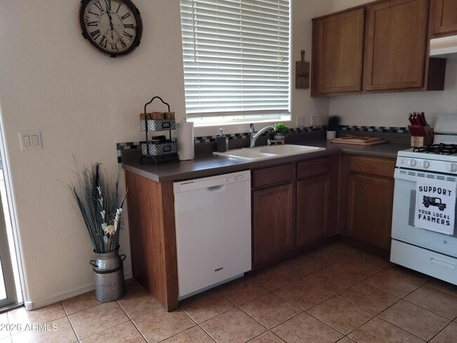 Building Photo - 785 W Azure Dr