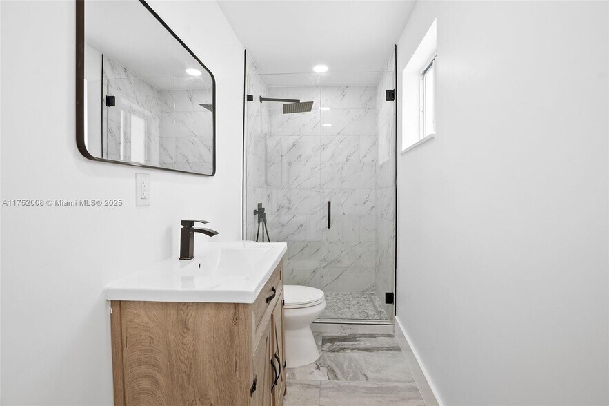 Building Photo - 441 De Soto Dr