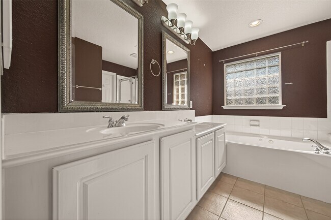 Building Photo - 12418 Shawwood Ct