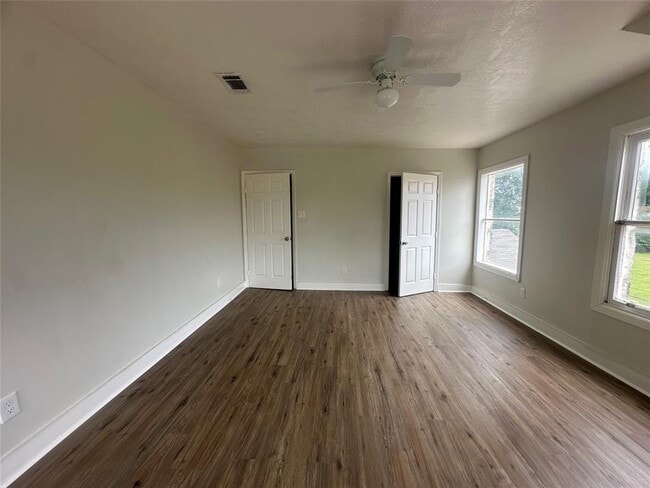Building Photo - 2372 Hazel Ave