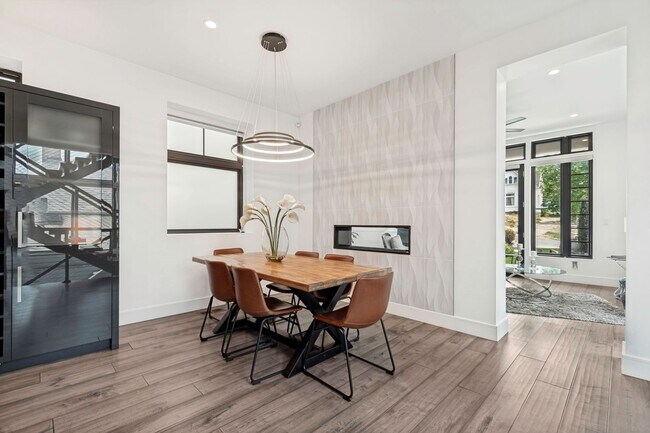 Building Photo - Fully Furnished Luxury Home In The Avenues