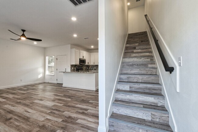 Building Photo - 2 YEAR OLD DUPLEX NEAR ACU!