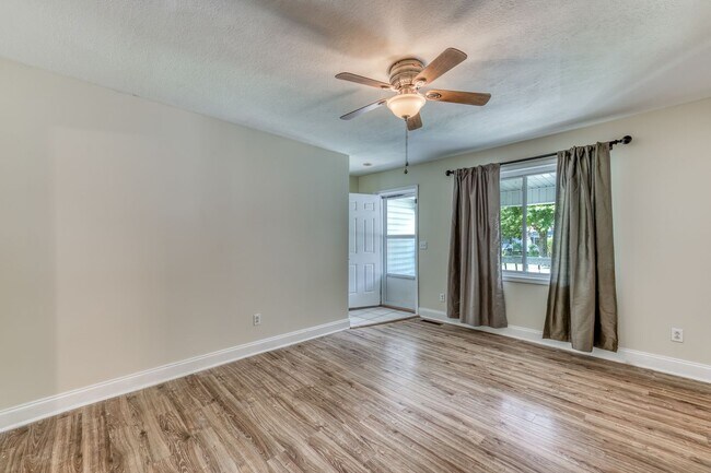 Building Photo - 222 Hulen Ave