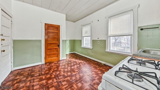 Building Photo - 129 17th Ave