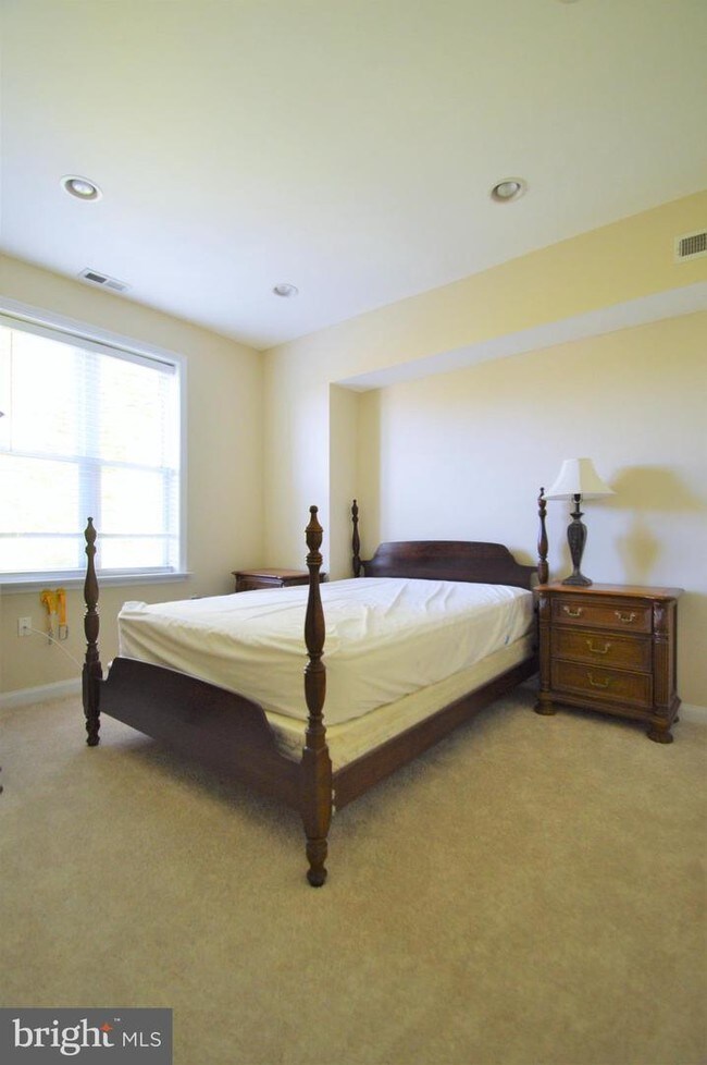 Building Photo - 720 K St NE