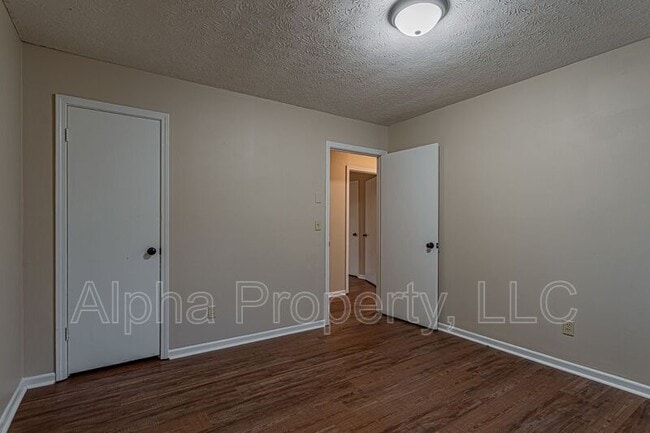 Building Photo - 5 Rawood Dr