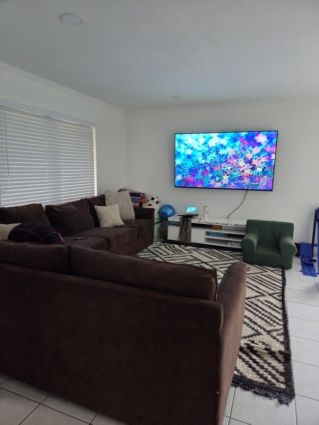 Building Photo - 810 Sandtree Dr