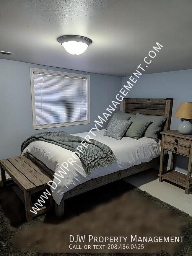 Building Photo - 1914 S Owyhee St