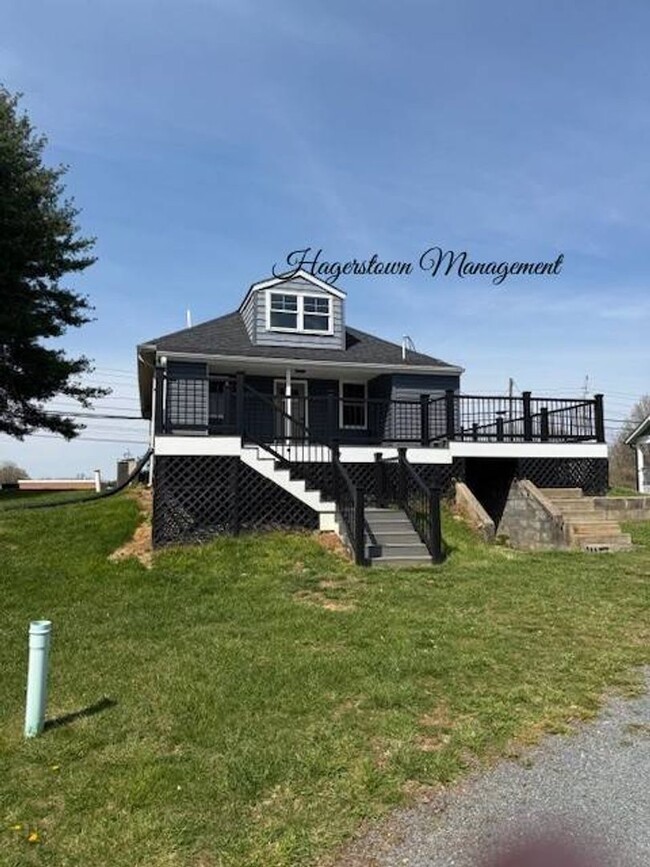 Building Photo - Spectacular 1-2 BR Single Family Home - Ju...