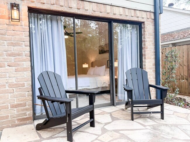 Building Photo - 29 Pinewood Forest Ct