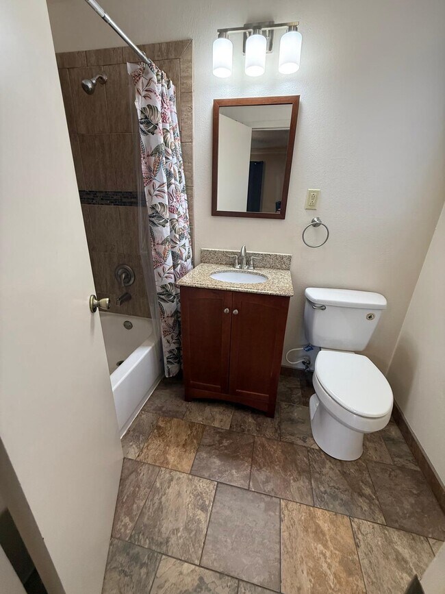 Building Photo - 1105 Hill Place Dr