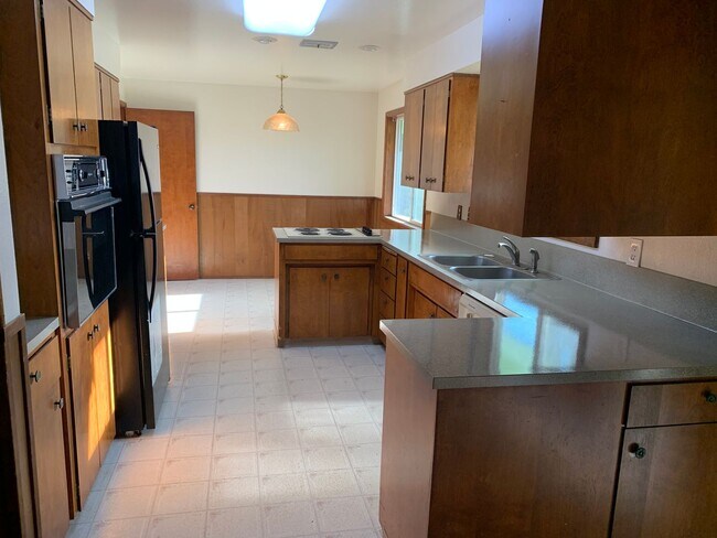 Building Photo - Single Story House in Stayton