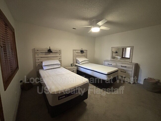 Building Photo - 2340 N Plateau Dr