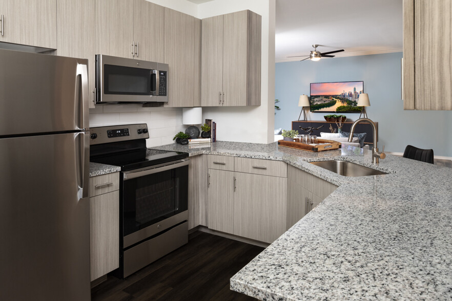 Beautifully remodeled kitchens feature stainless steel appliances - Settlers Ridge Apartments