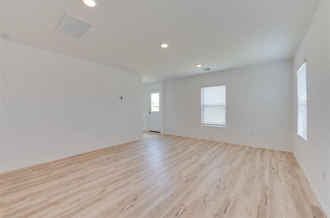 Building Photo - 11020 N Lake Mist Ln