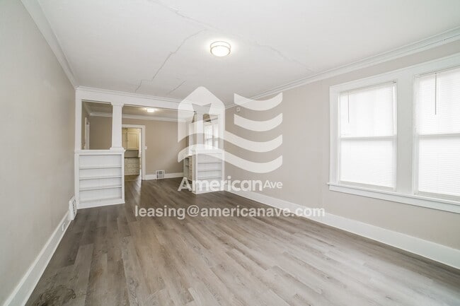 Building Photo - 2226 N Sheridan Rd