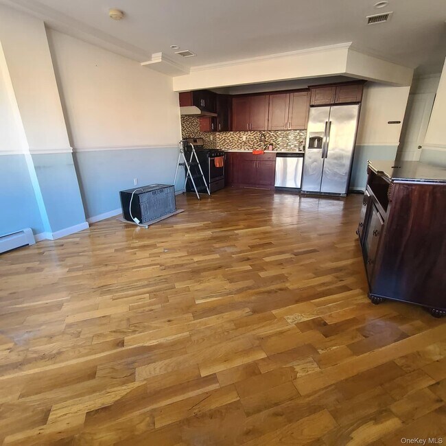 Building Photo - 104-42 164th St