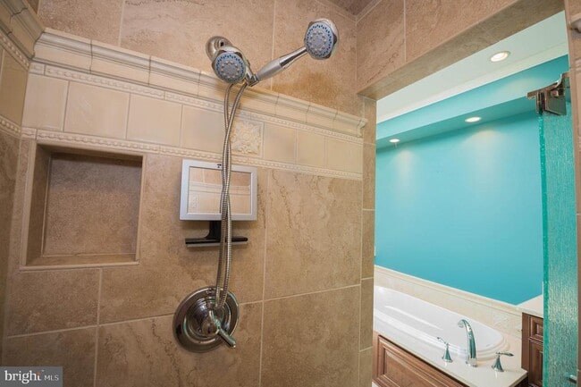 Building Photo - 5482 Royal Mile Blvd