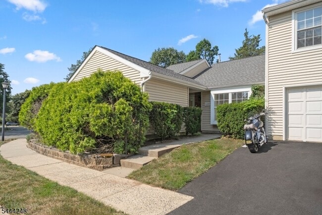 Building Photo - 123 Harrow Dr