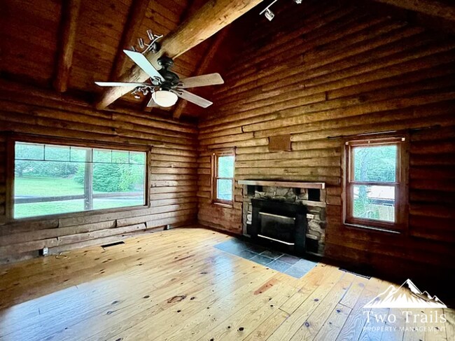 Building Photo - 3 BED/2 BATH CABIN NEAR OSCEOLA LAKE