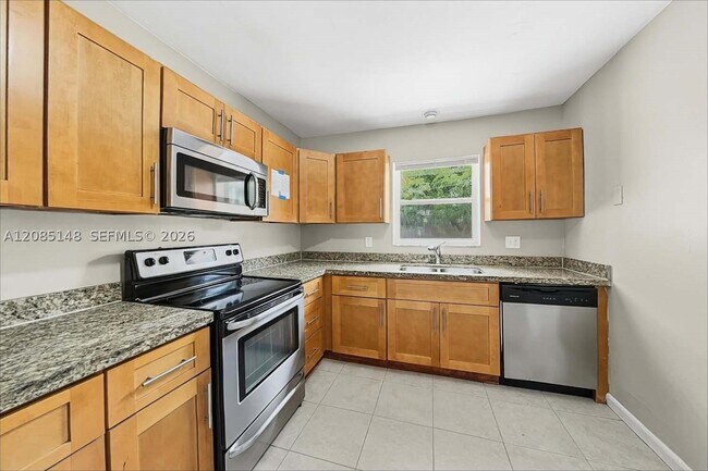 Building Photo - 458 NE 38th St