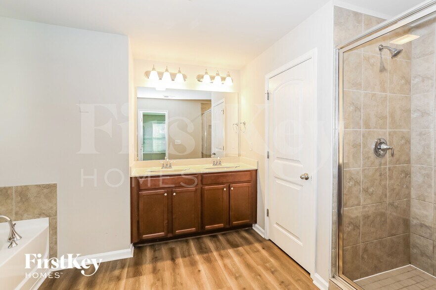 Building Photo - 3196 Baylor Cir