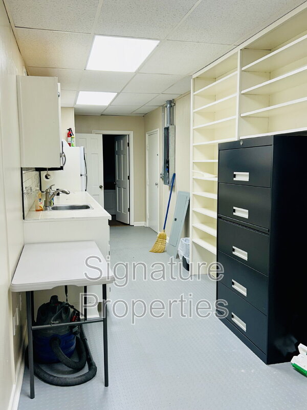 Building Photo - 1821 Seymour Dr