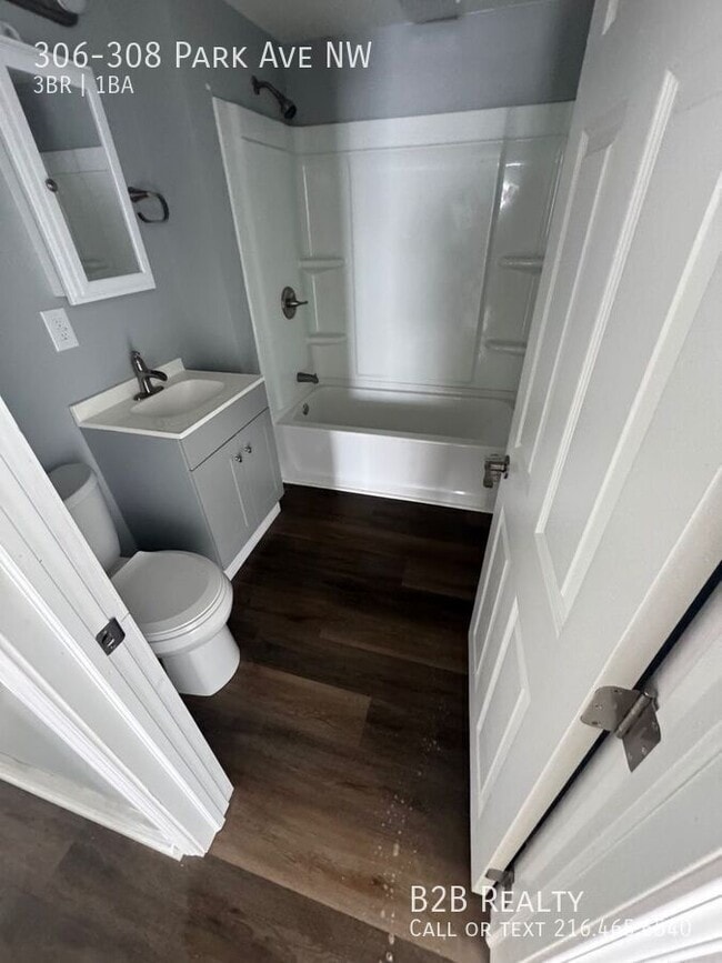 Building Photo - 306-308 Park Ave NW-