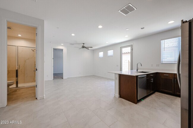 Building Photo - 2071 W Sierra Sunset Trail