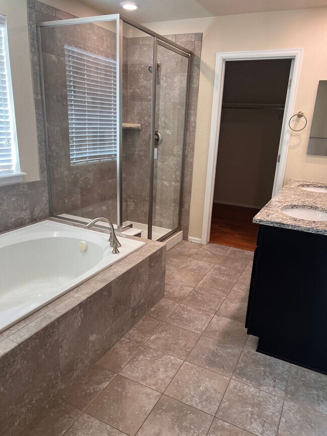 Building Photo - Beautiful Sierra Ridge 4-Bedroom, 3.5-Bath...